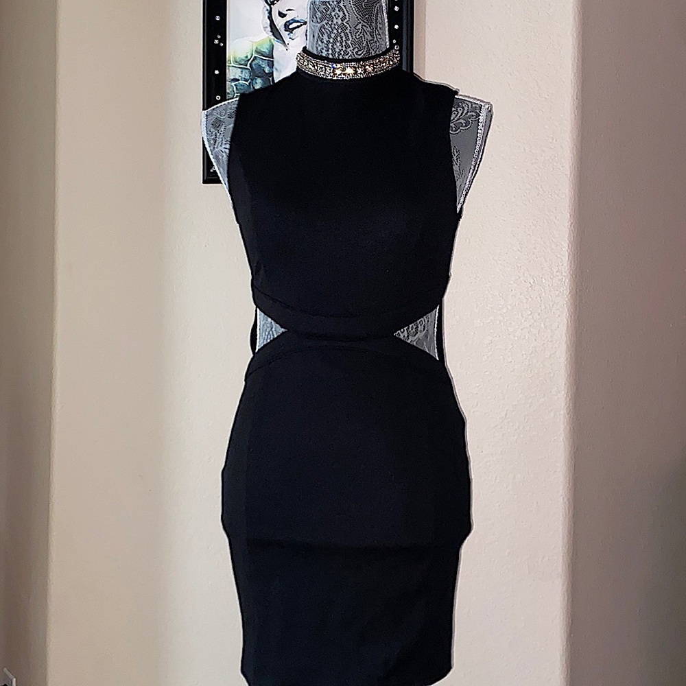 Women's Black sleeveless cut out waist dress size medium